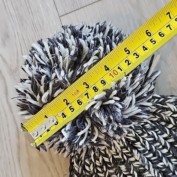 Roots Chunky Knit PomPom Beanie - Picture 10 of 10